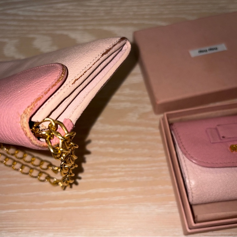 Miu Miu Pre-loved Pink Leather Clutch with Gold Chain with Matching Key Holder - Picture 7 of 16